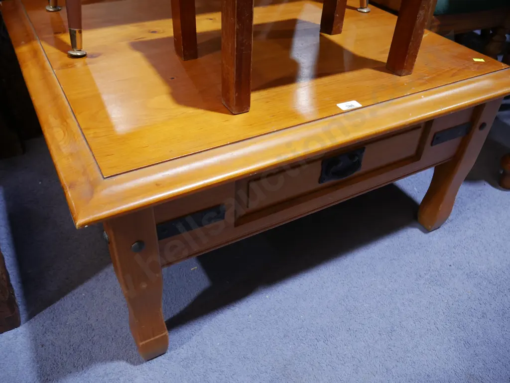 Coffee table Image 1++