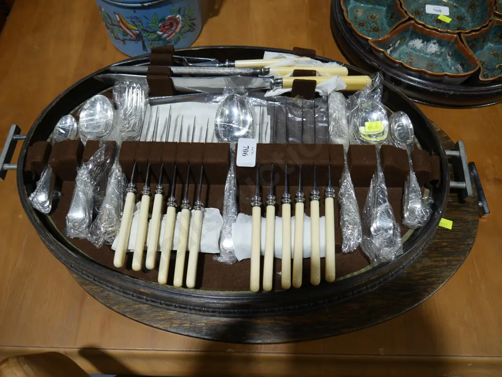 Canteen of cutlery Image 1++