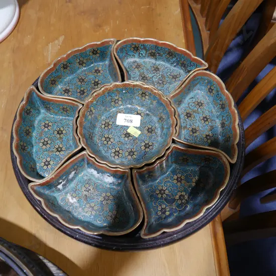 Serving dishes