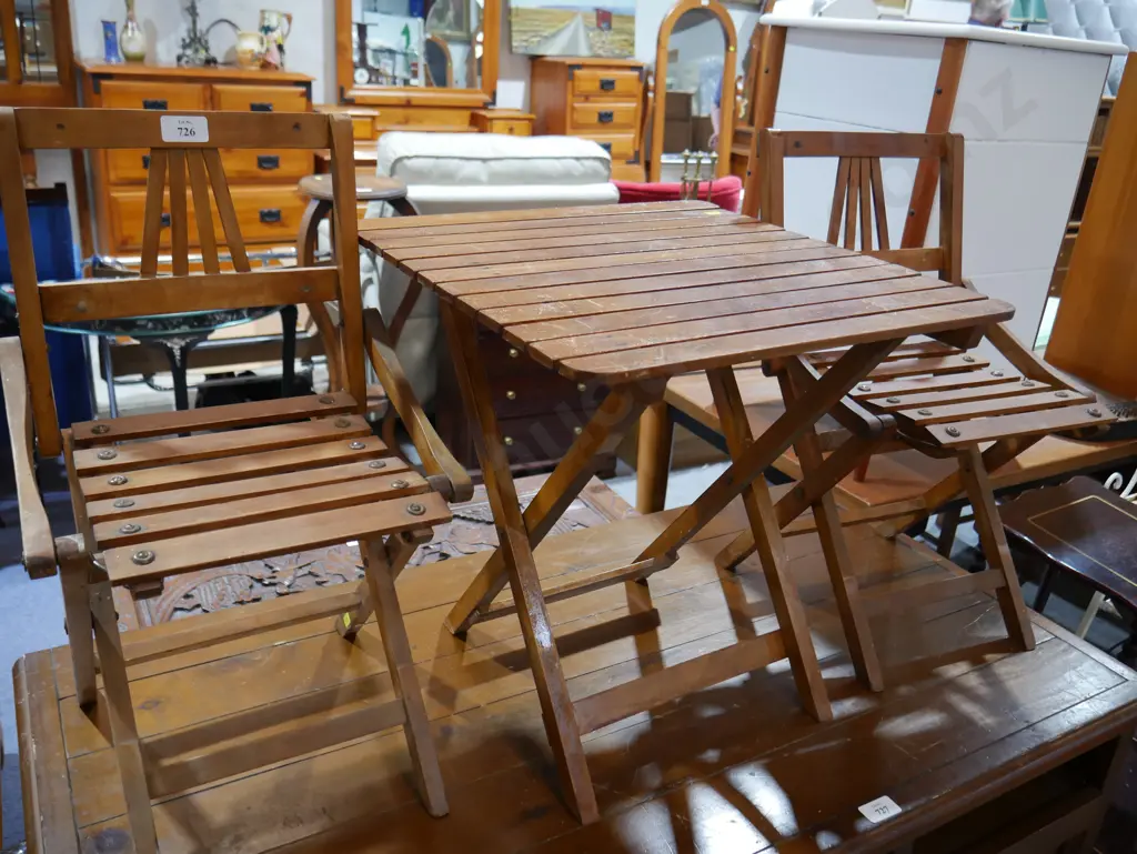 Childs folding table and chairs Image 1++