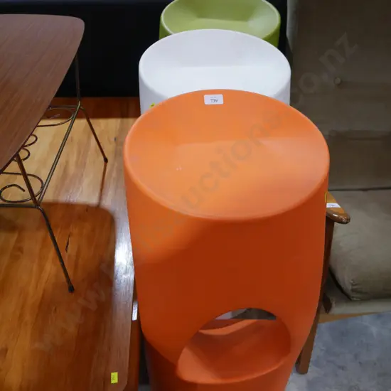 3 barstools