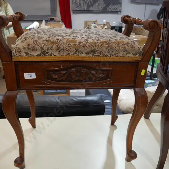 Piano stool