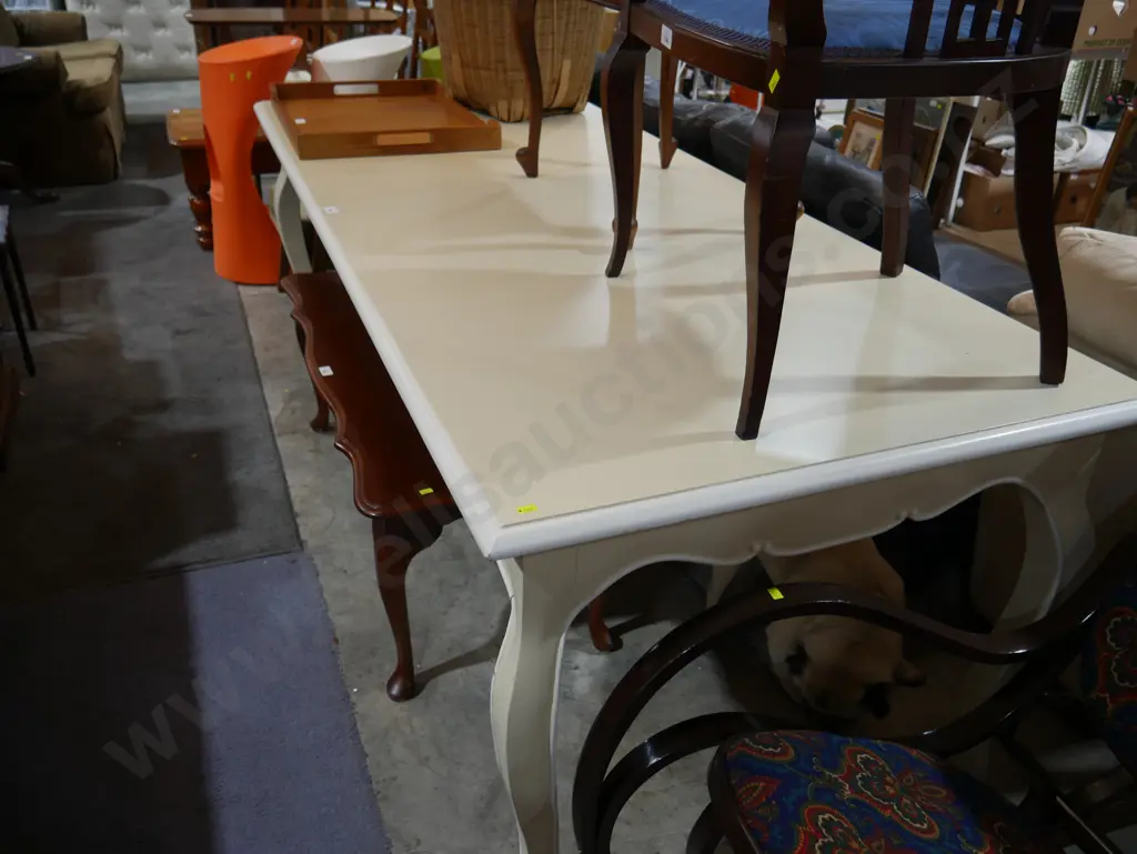 Dining table Image 1++