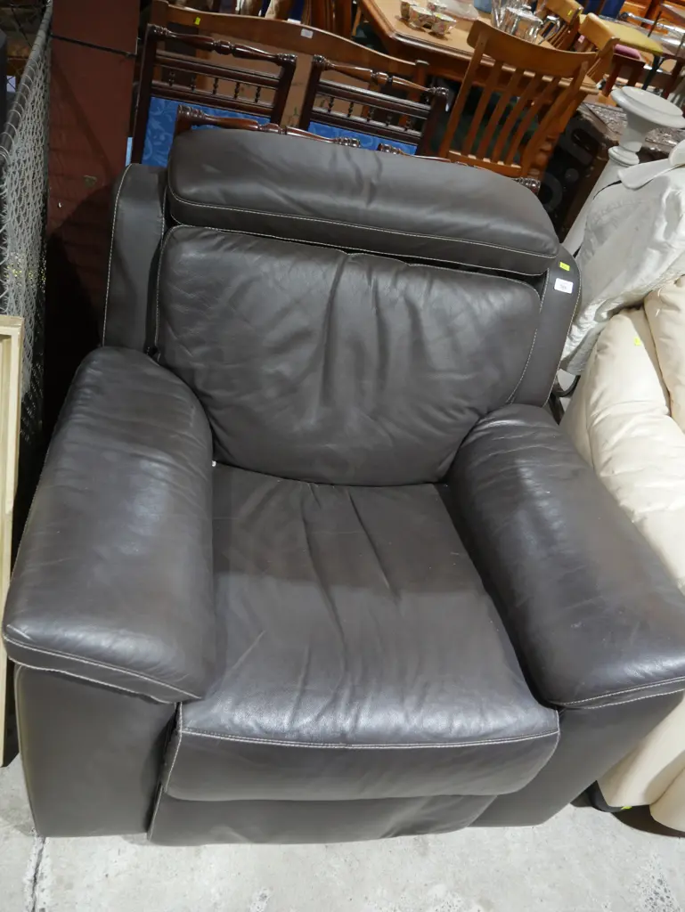 Leather armchair Image 1++
