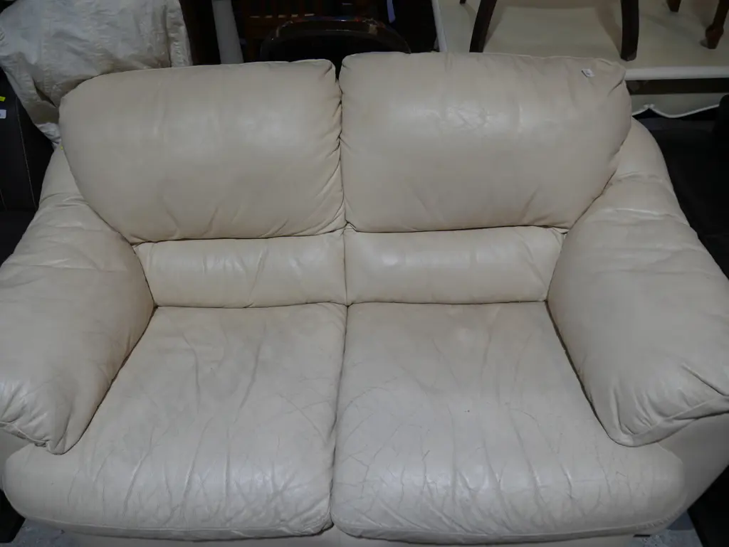 Cream leather couch Image 1++