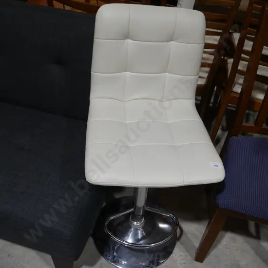 Bar stool