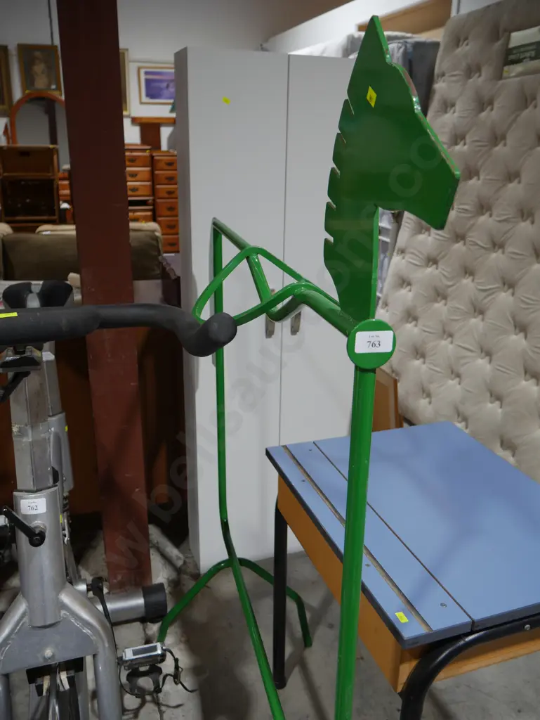 Saddle stand Image 1++