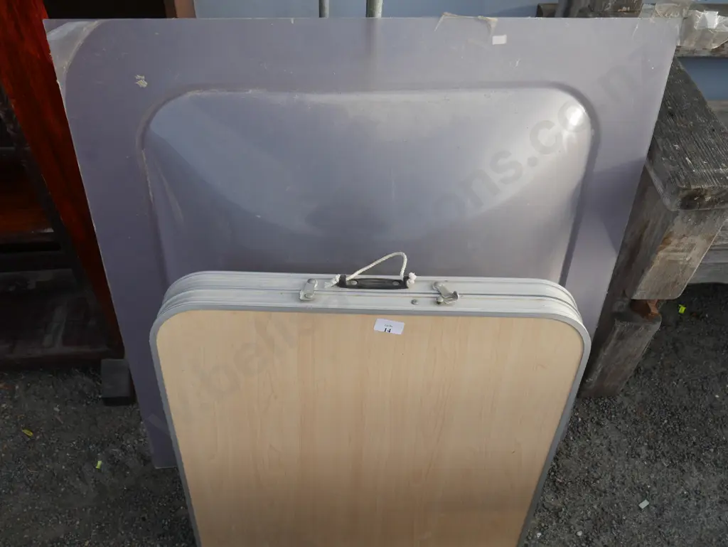Folding table and shower dome Image 1++