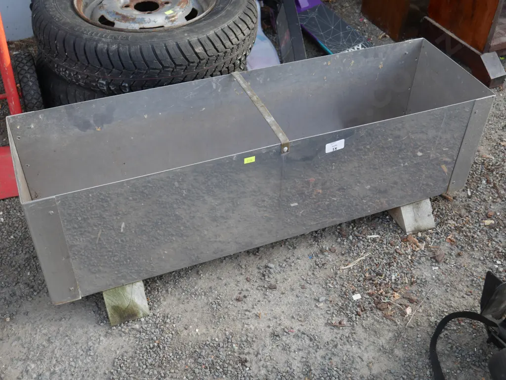 Stainless planter box Image 1++