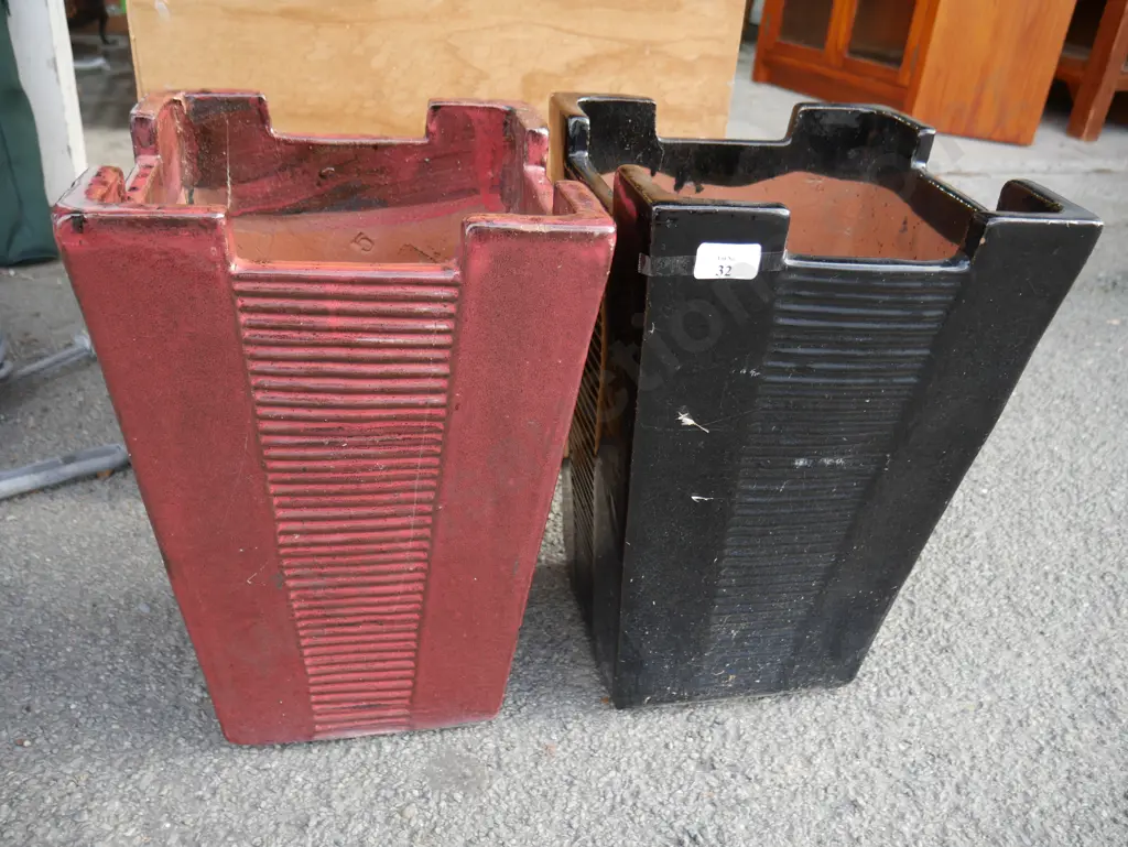 2 garden pots Image 1++