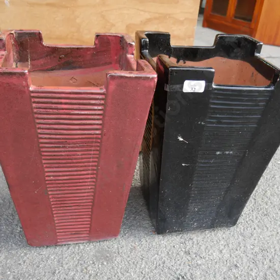 2 garden pots