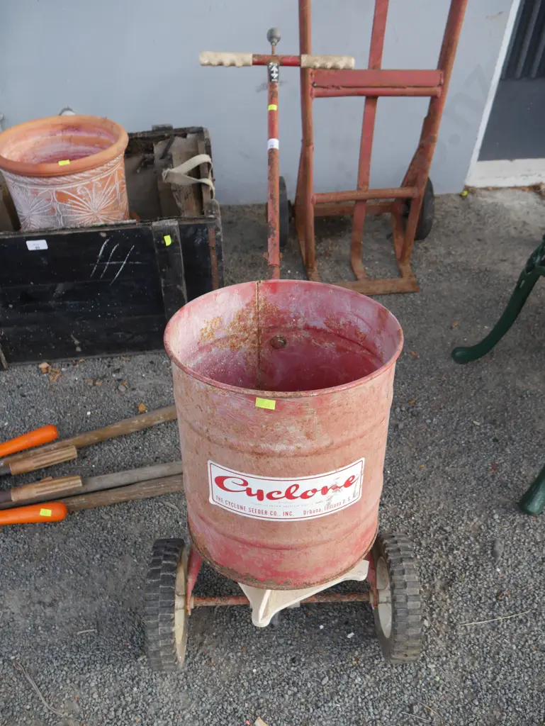 Seed spreader Image 1++