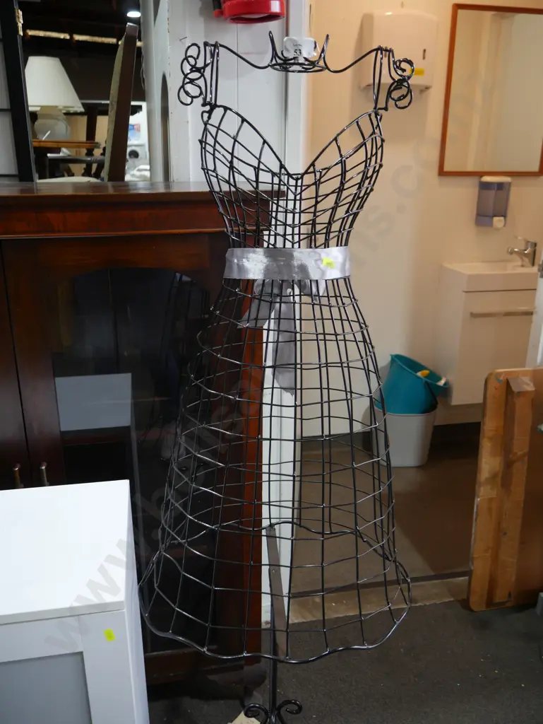 Wire bust Image 1++
