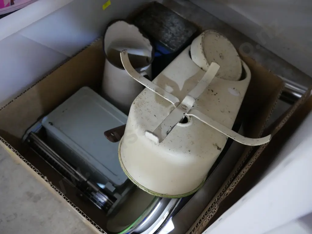 Vintage scales, enamel pots etc Image 1++