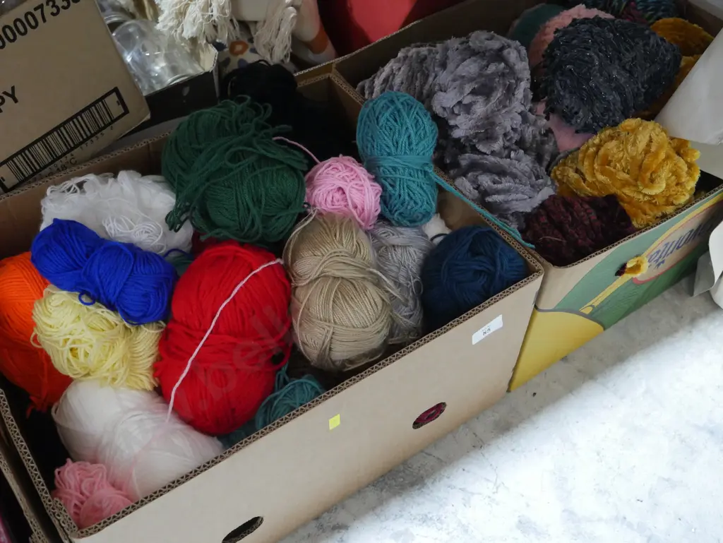 2 boxes of wool Image 1++
