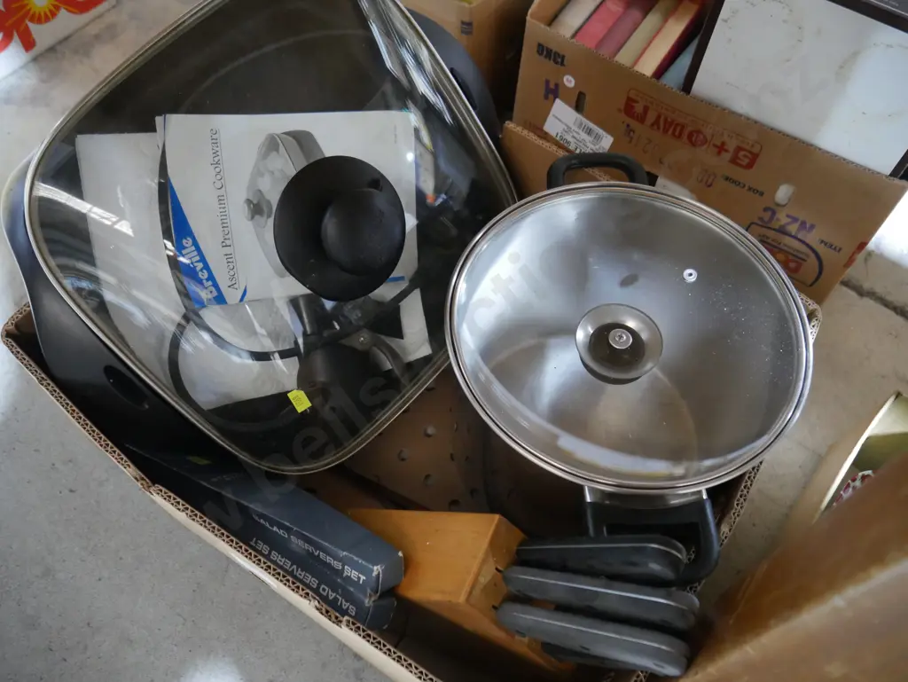 Electric frypan, knives etc Image 1++