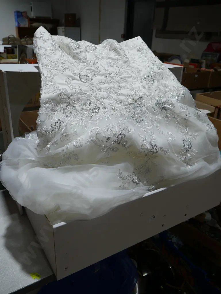 Wedding dress Image 1++