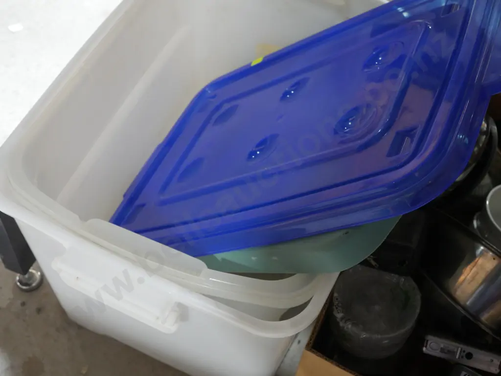 Plastic storage containers Image 1++