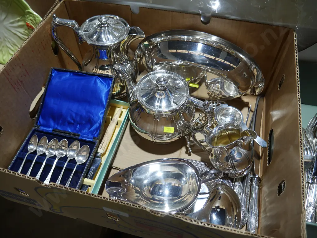 Ep teaset, boxed cutlery Image 1++