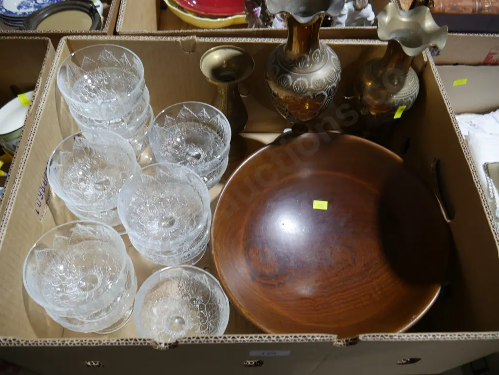 Glassware, brass vases etc Image 1++