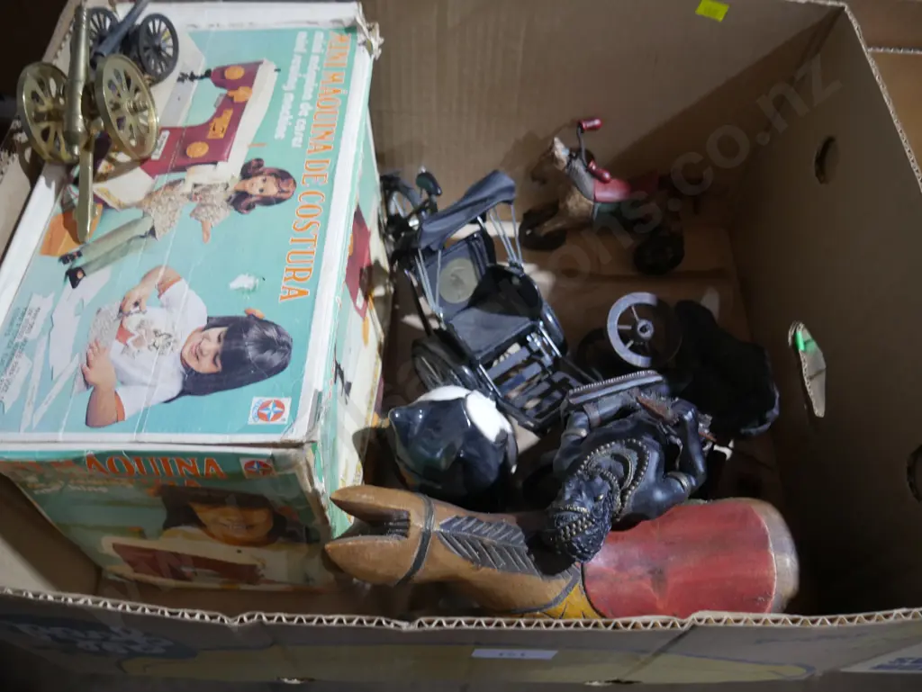 Toy sewing machine, cannons, figurines etc Image 1++