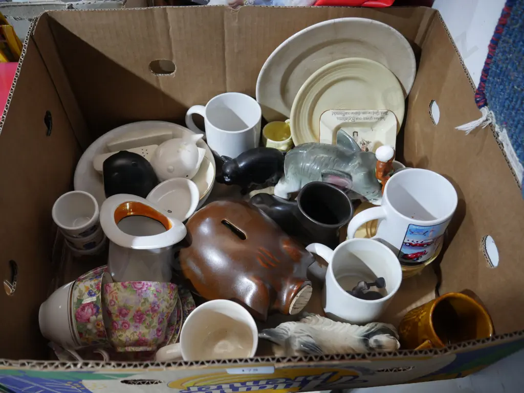 China, pig moneybox, animal figures etc Image 1++