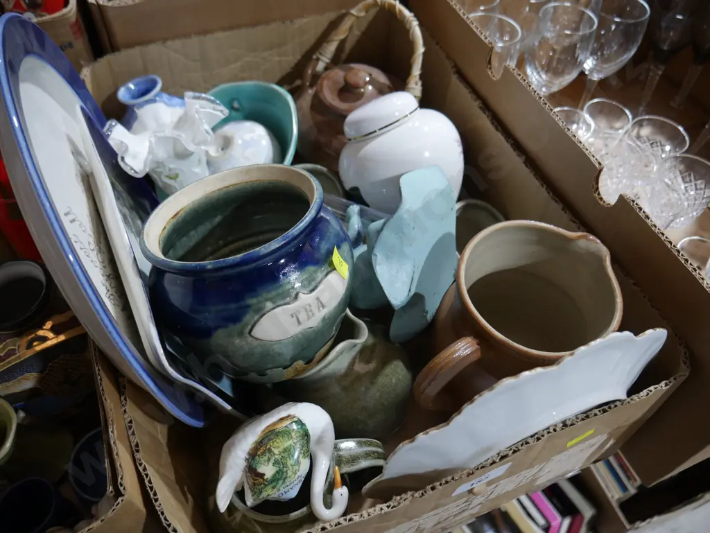 NZ studio pottery, oddments Image 1++