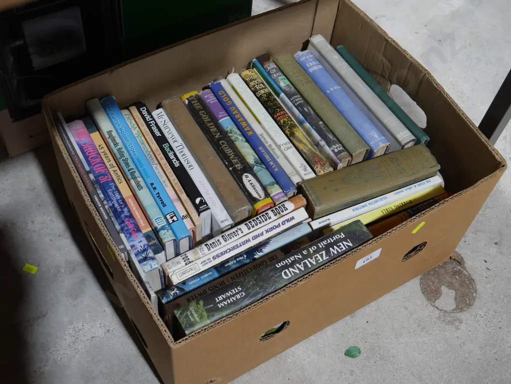 Box of NZ history books Image 1++