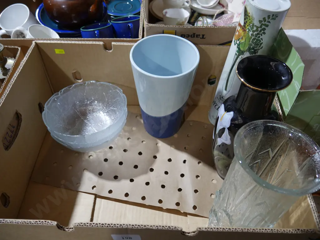 Vases, glass bowls Image 1++