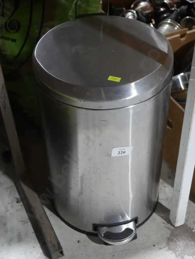 Rubbish bin Image 1++