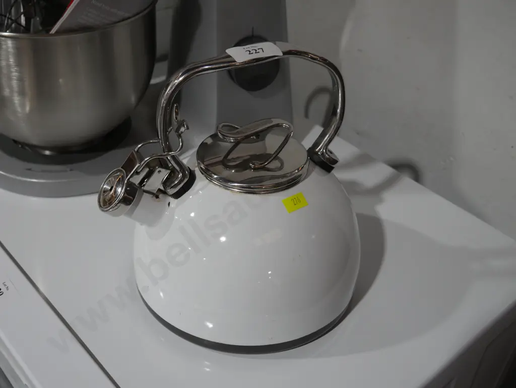 Circulon whistling kettle Image 1++