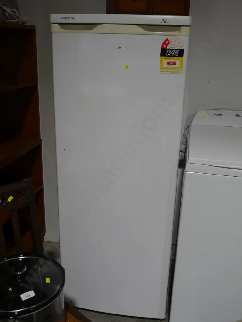 Aspira vertical freezer Image 1++