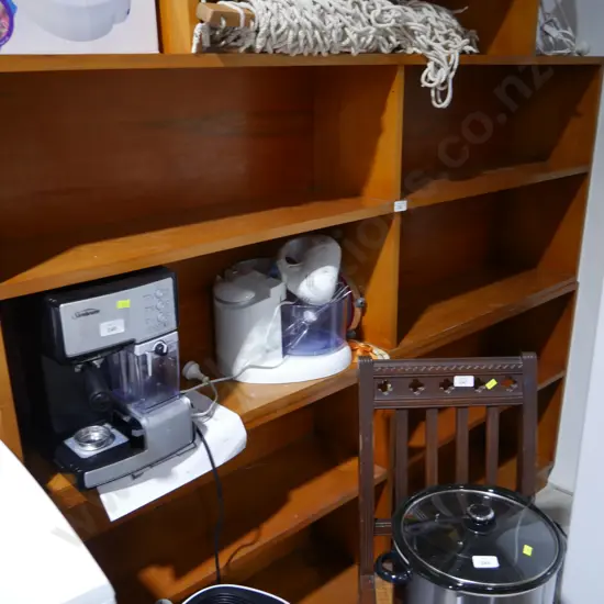 2 bookcases