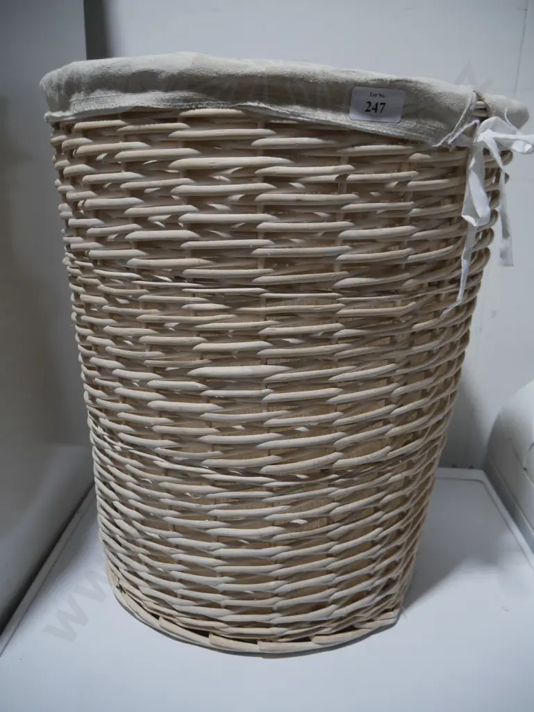 Cane laundry basket Image 1++