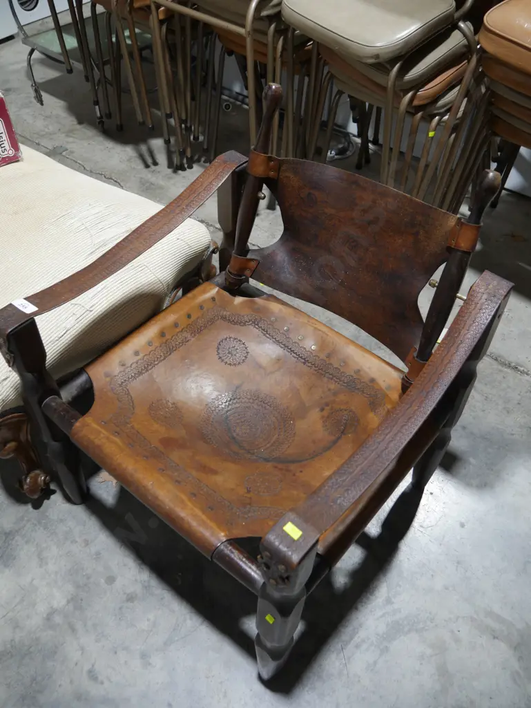 Leather wood frame chair Image 1++