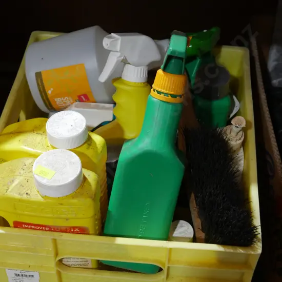 Gardening sundries