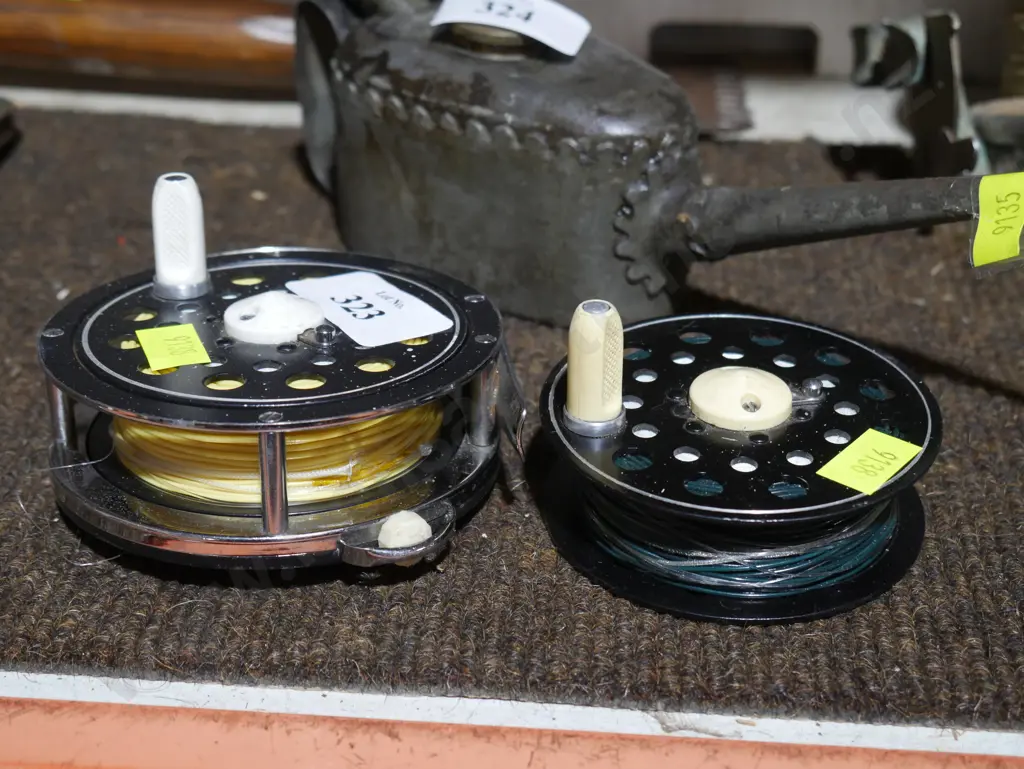2 fishing reels Image 1++