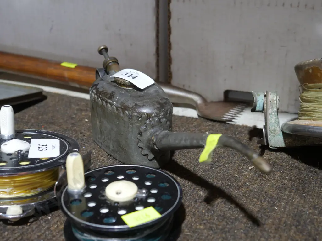 Oil can Image 1++