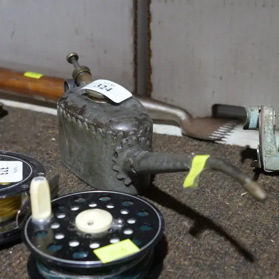 Oil can