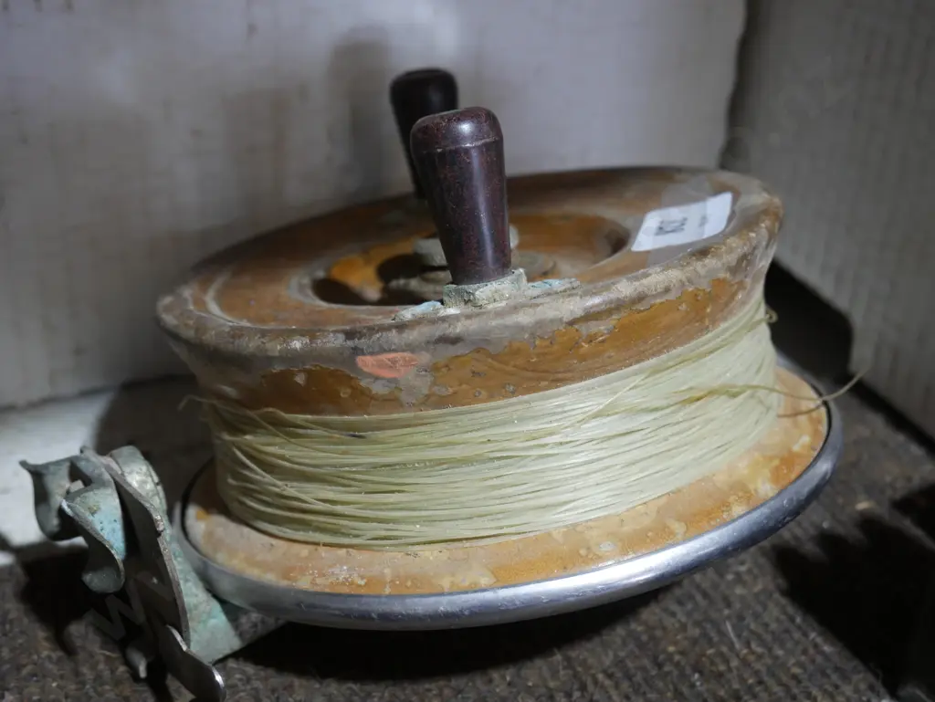 Large vintage fishing reel Image 1++