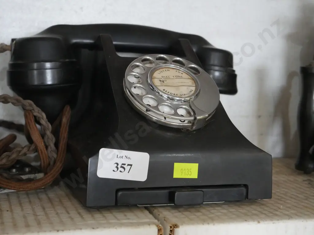 Old telephone Image 1++