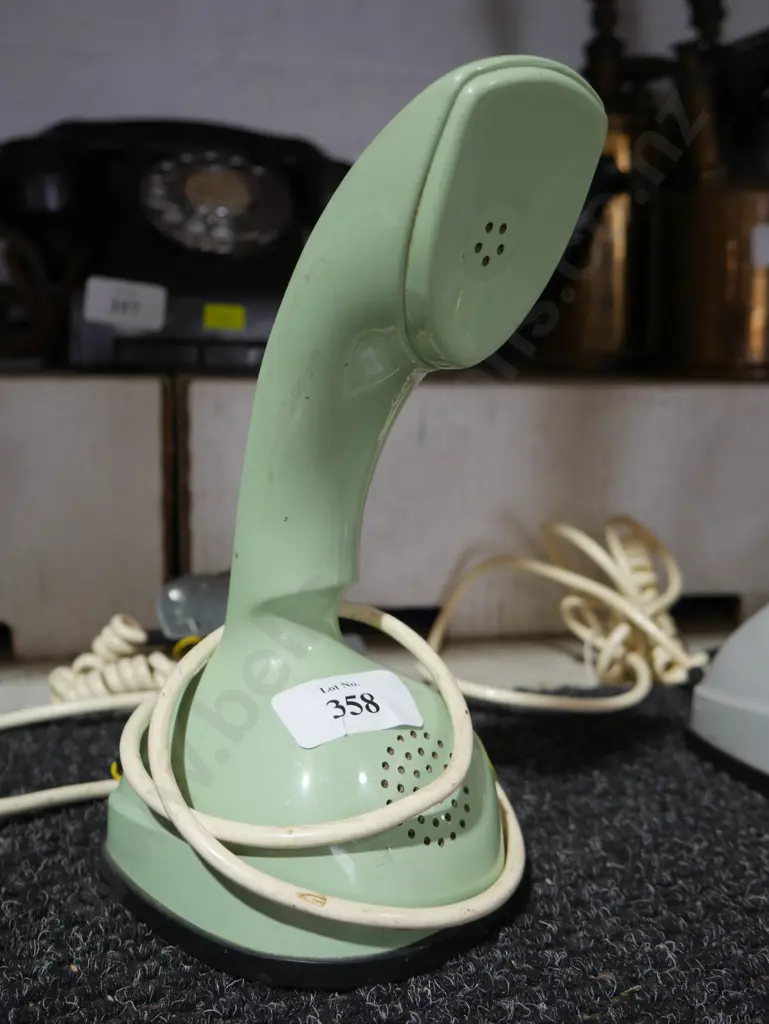 Suicide telephone green Image 1++