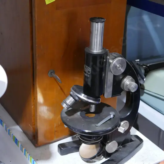 Microscope