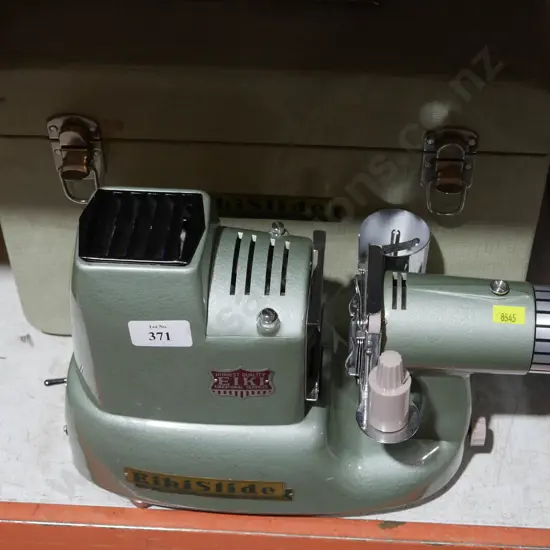 Slide projector