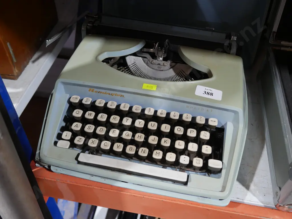 Remington typewriter Image 1++