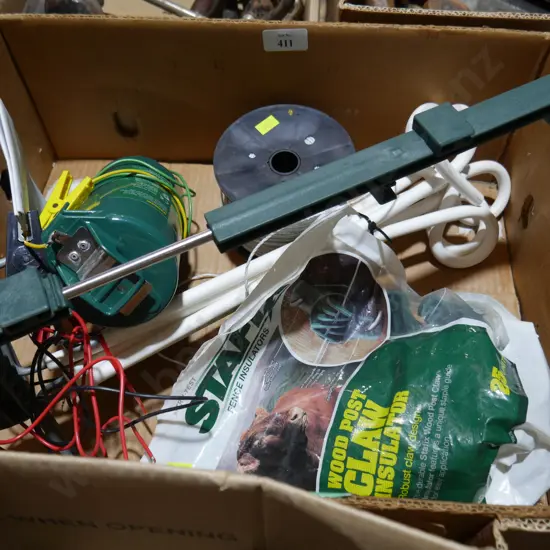 Electric fence gear
