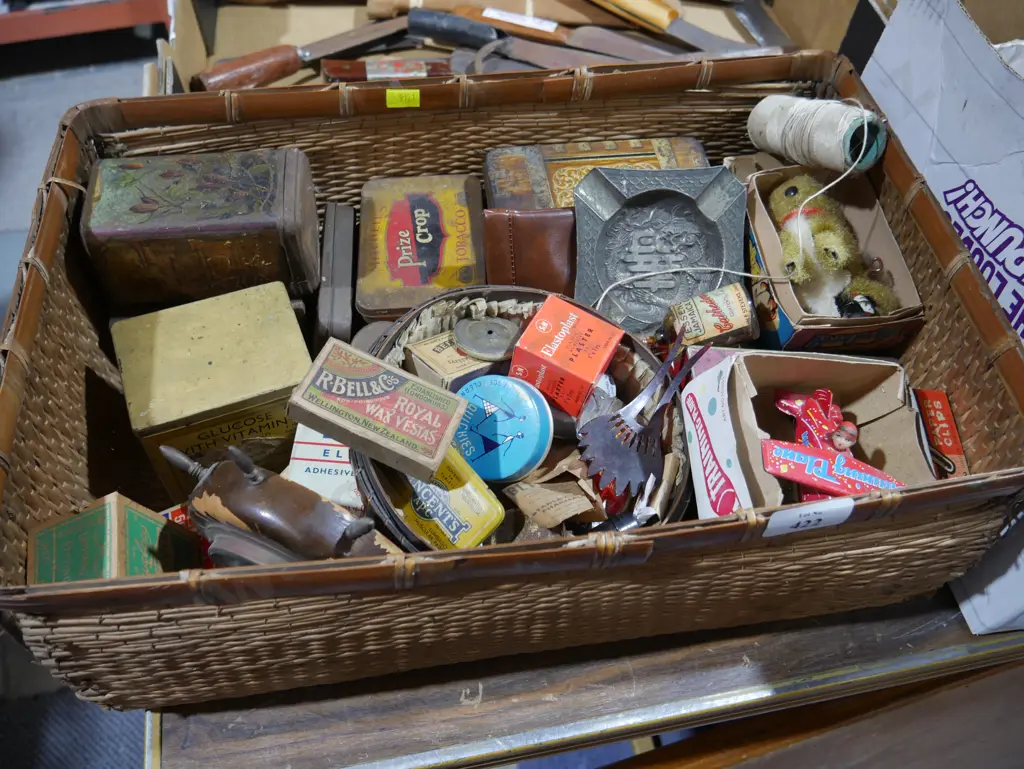 Assorted tins etc Image 1++