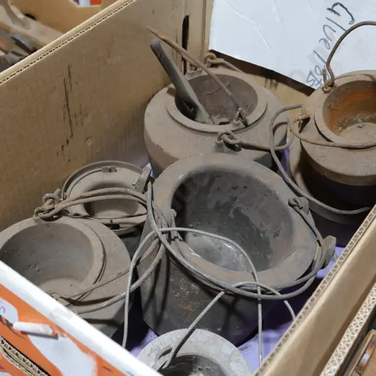 Glue pots