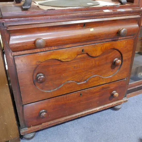 Chest of drawers