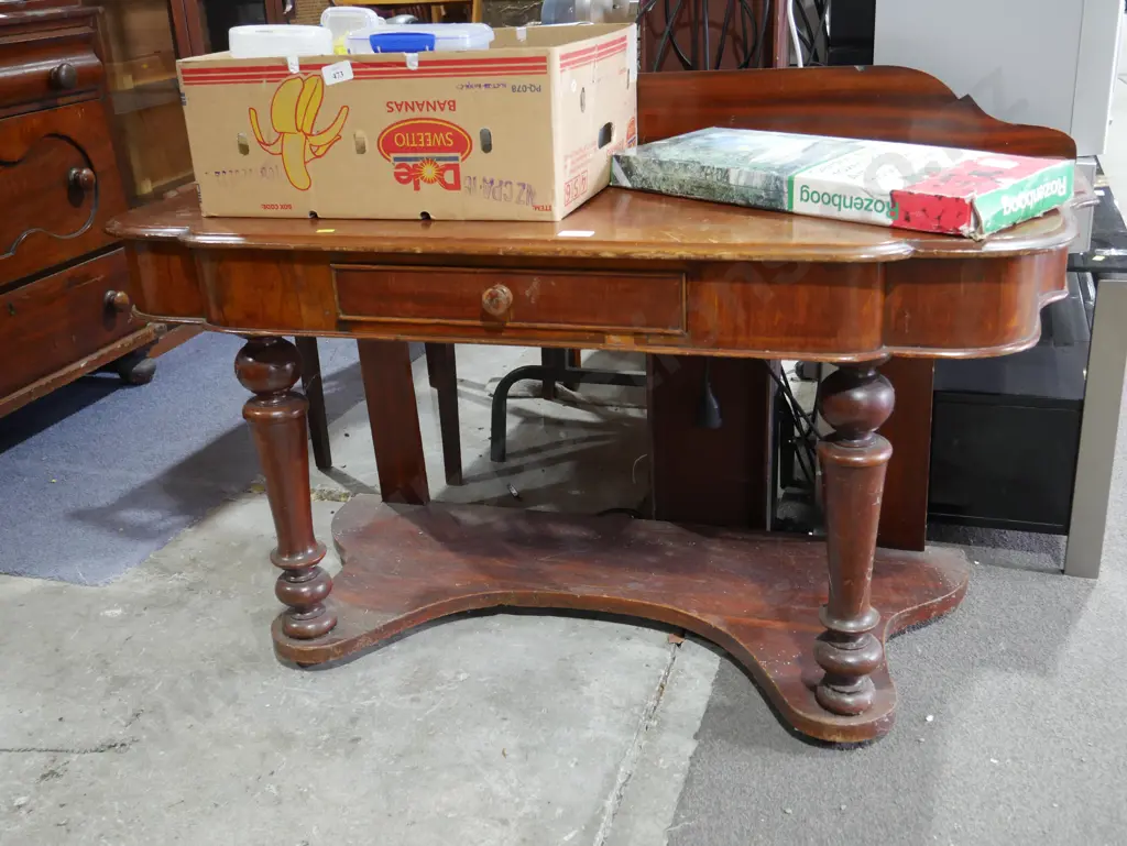 Victorian dressing table Image 1++